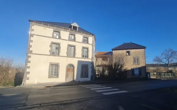 ENSEMBLE IMMOBILIER A RENOVER A COMBRONDE