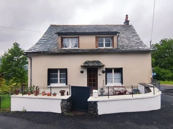 Maison de campagne avec terrain, hauteurs d' ENTRAYGUES sur TRUYERE