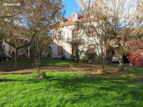 Maison 8 pièces 260 m²