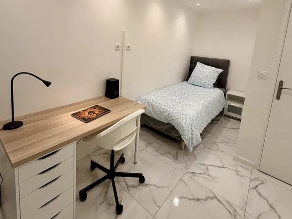 Chambre meublée – Puteaux / La Défense