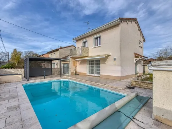 Maison familiale avec piscine, quartier Vennes