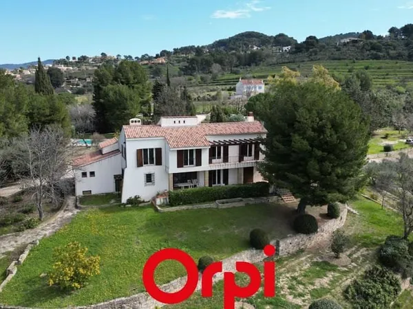 Maison 6 pièces 204 m²