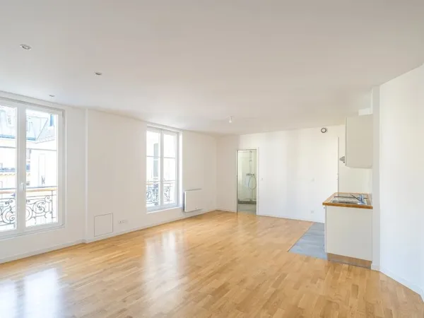 PARIS 8E - ETAGE ELEVE - 2 PIECES