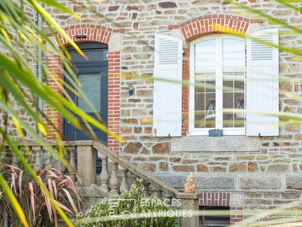 Belle maison d'époque et sa piscine à Quessoy