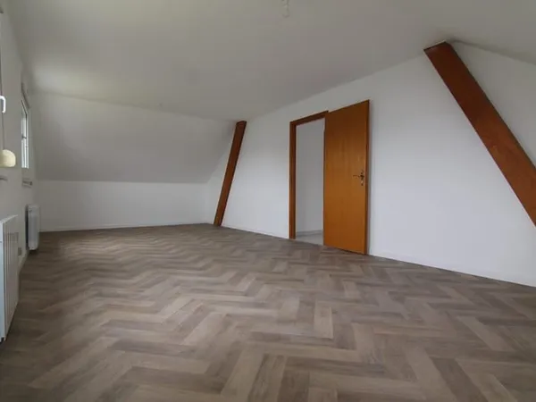 F3 rénové de 75m2 + local :