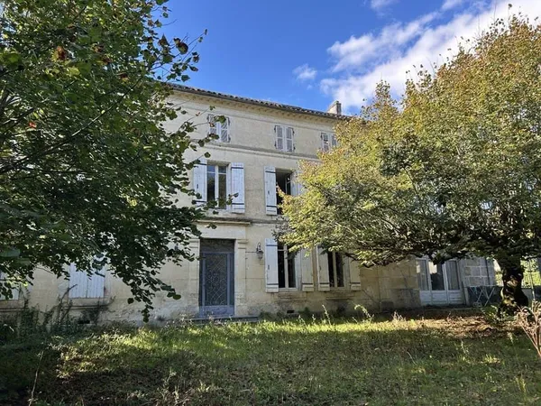Élégante Maison Bourgeoise à Rénover