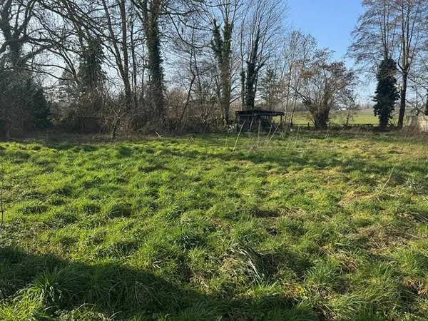 Beau terrain constructible Galluis