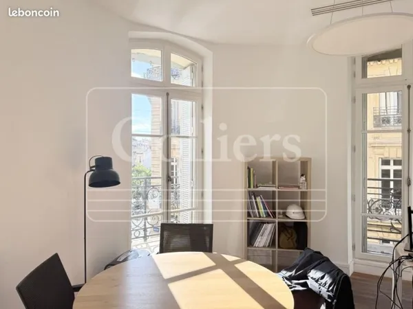 Bureau 244 m²