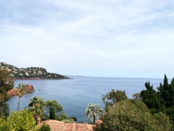 Local/bureau à vendre LE TRAYAS (83)