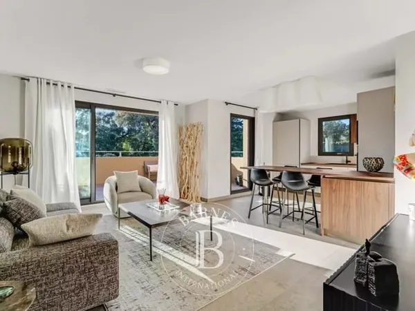 GRIMAUD - APPARTEMENT NEUF - 2 CHAMBRES - A PIED PLAGE ET GOLF