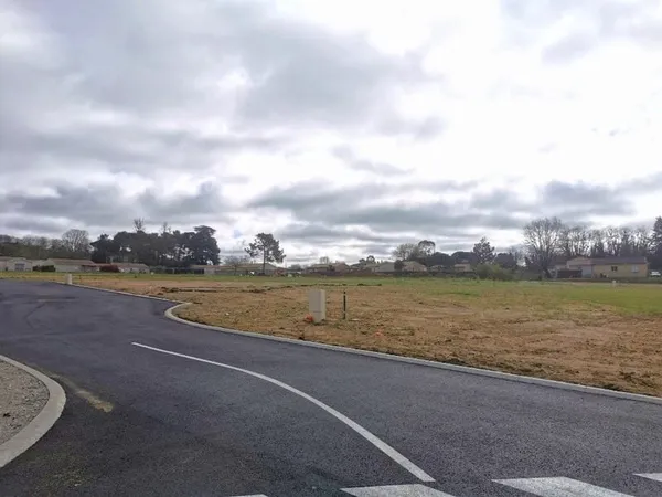 Terrain 702 m²