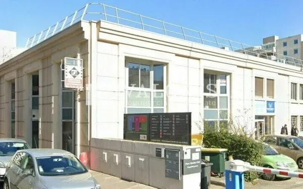 Bureau 812 m²