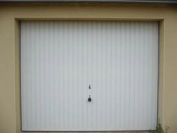 A Guer 56380 , box de garage individuel fermé,