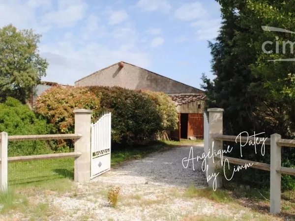 Grande grange de 250 m² à Eyrans (33)