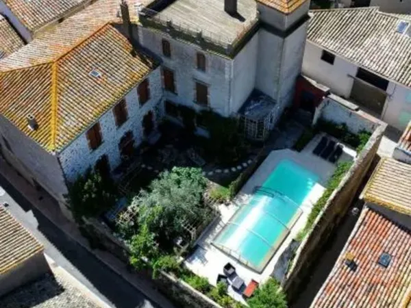 Maison de maître avec jardin et piscine