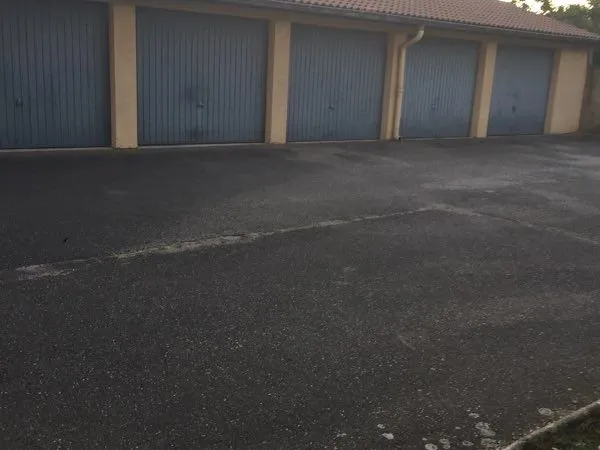 Stationnement Location Roussillon   100€