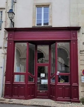 Local commercial à Airvault 79600