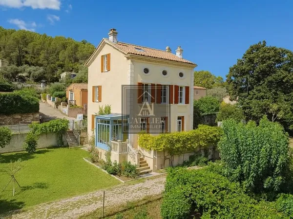 Maison de charme rénovée à Solliès-Toucas