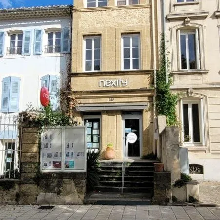 Immeuble à usage commercial, Orange centre, très bel état