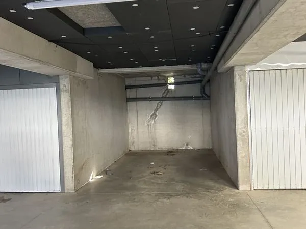 Parking/box 1 pièce 15 m²