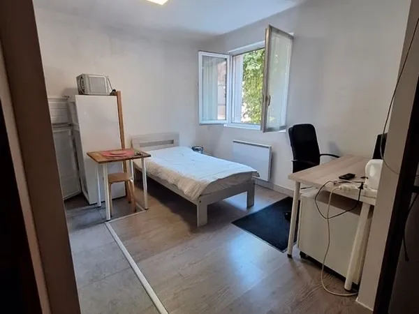 Studio meublé charges comprises