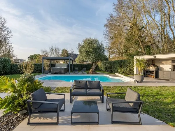 Maison contemporaine située à Saint Cyr sur Loire