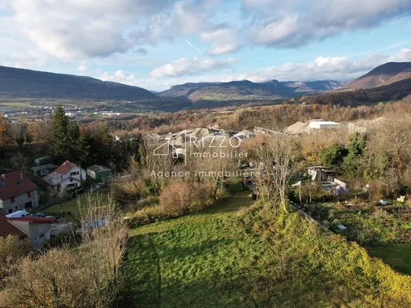 Terrain constructible de 1 053 m2 avec vue dominante Valse