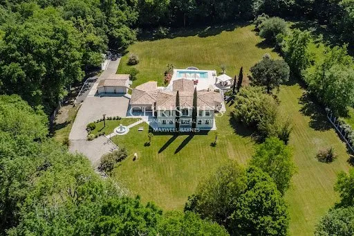 Propriété 7 pièces 347 m²