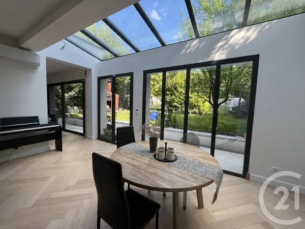 Maison 6 pièces 184 m²