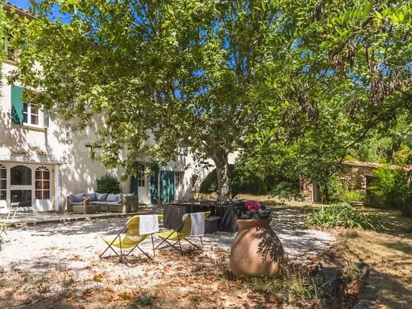 Maison 10 pièces 330 m²