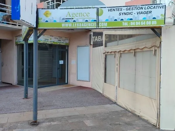 Local commercial proche mairie