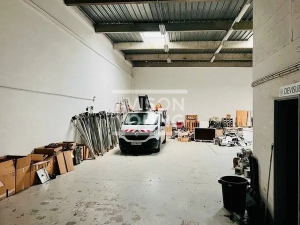 Local d'activité 300 m²