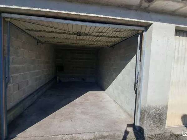 Garage/box 12 m² Privas