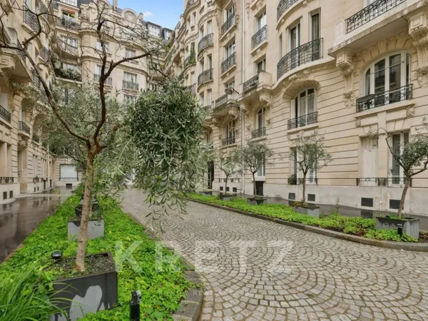 Élégant duplex avec balcon, au calme, à Passy
