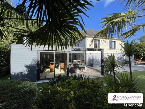 Villa 9 pièces 252 m²