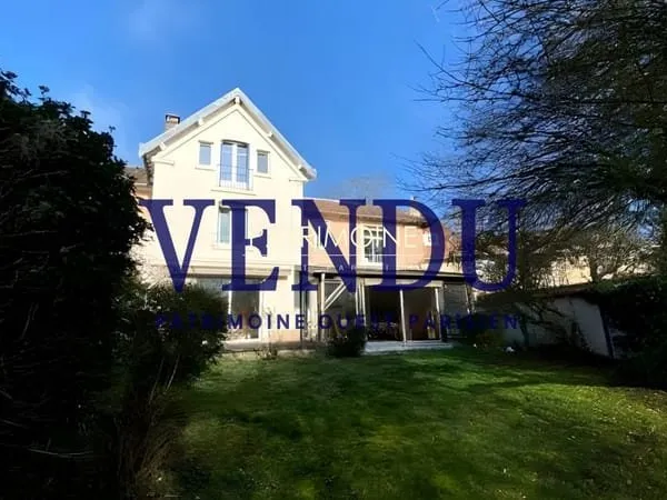 MAISON ST GERMAIN EN LAYE - 8 pièce(s) - 207.03 m2