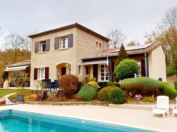 A VENDRE - Propriété 4 chambres de 160 m² avec piscine - AOUSTE SUR SYE 26400