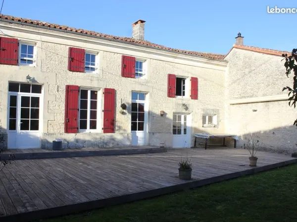 Maison charentaise spatieuse