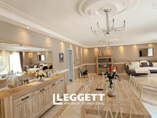 Maison 8 pièces 250 m²
