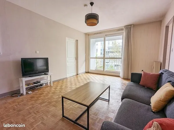 Chambre meublée dans bel appartement de 79 m² en colocation - 3 chambres - 2e étage avec ascenseur