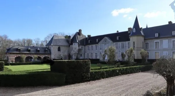 Dpt Eure (27) à vendre Château, maisons de gardiens et de chasse sur parcs et bois de 40 ha environ