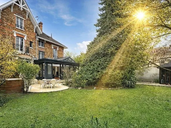 Maison 11 pièces 272 m²