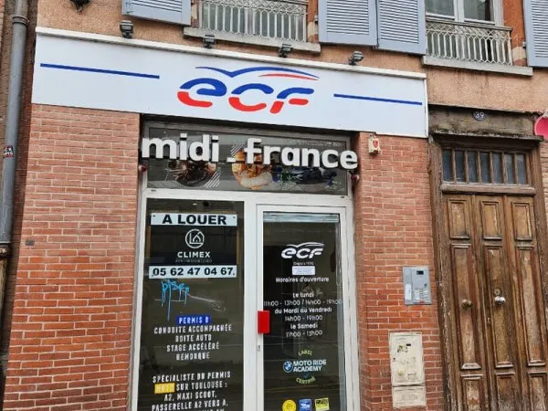 TOULOUSE LOCAL COMMERCIAL 33 M2 PLACE DES CARMES