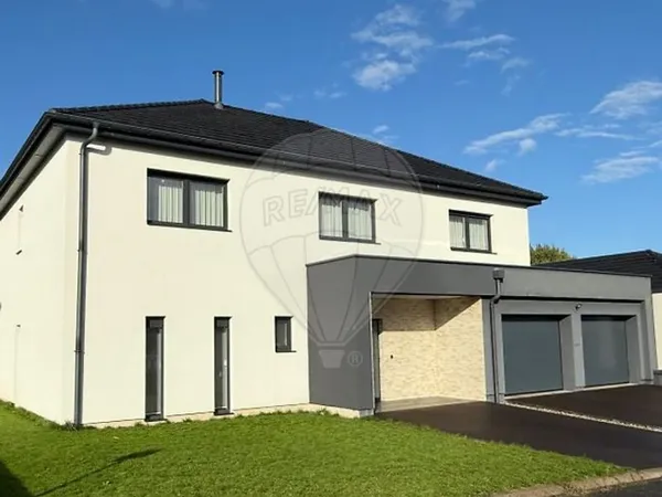 Maison 7 pièces 240 m²