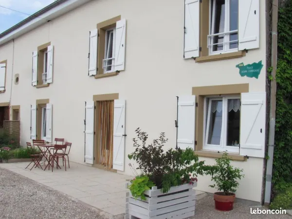 Dans une ancienne ferme rénovée .logement