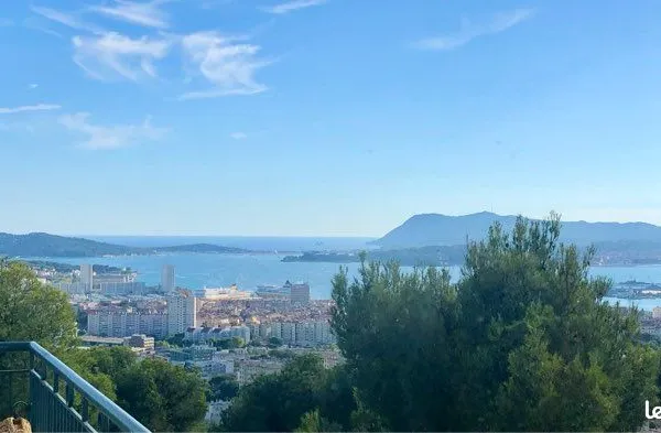 🌅 Toulon Faron Vue Mer 🏖️ Appartement T3 rénové + Garage
