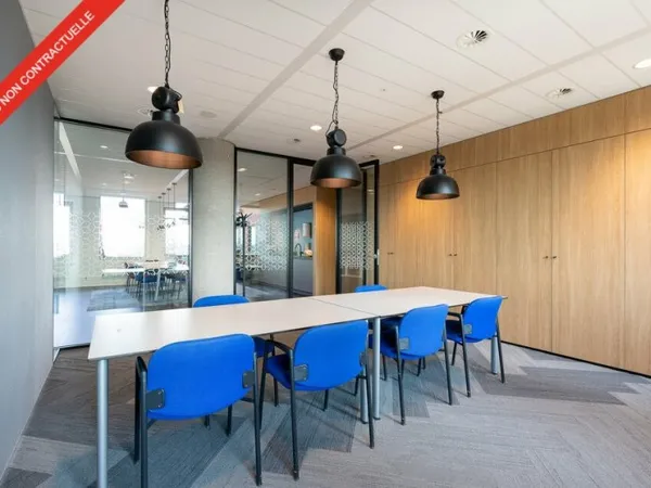 Bureau 680 m²