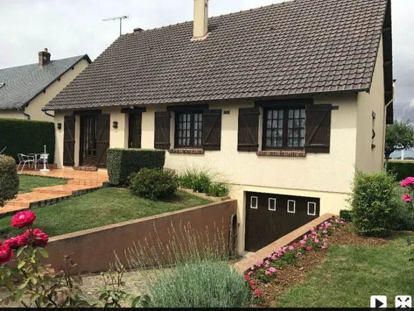 15 min AUNEAU maison sur sous sol 3 chambres - 840 m2 jardin