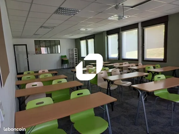 Bureau 200 m²