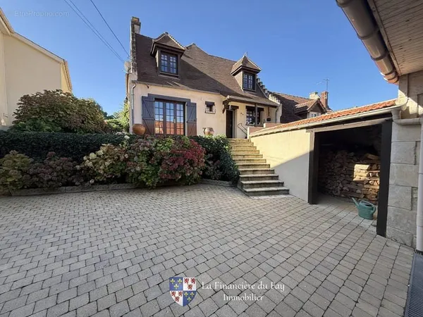 Maison de village T6 bien entretenue habitable de suite